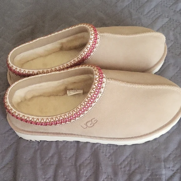 UGG Tan Slippers with Red Accent - Picture 2 of 6